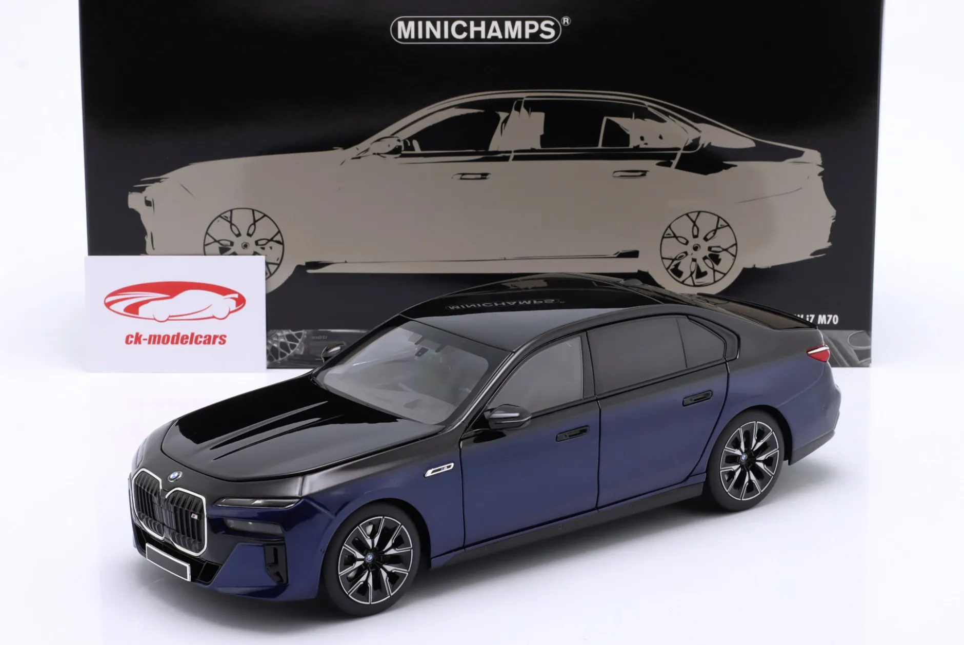 BMW i7 M70 (G70) Baujahr 2024 blau metallic / schwarz metallic 1:18 Minichamps