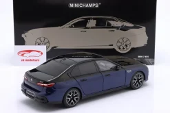 BMW i7 M70 (G70) Baujahr 2024 blau metallic / schwarz metallic 1:18 Minichamps