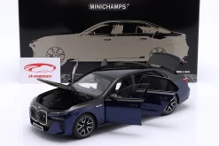 BMW i7 M70 (G70) Baujahr 2024 blau metallic / schwarz metallic 1:18 Minichamps