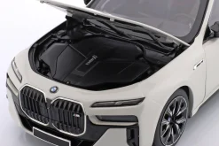 BMW i7 M70 (G70) Baujahr 2024 weiß metallic 1:18 Minichamps