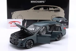 BMW i5 M60 Touring Baujahr 2024 grün metallic 1:18 Minichamps