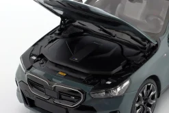 BMW i5 M60 Touring Baujahr 2024 grün metallic 1:18 Minichamps