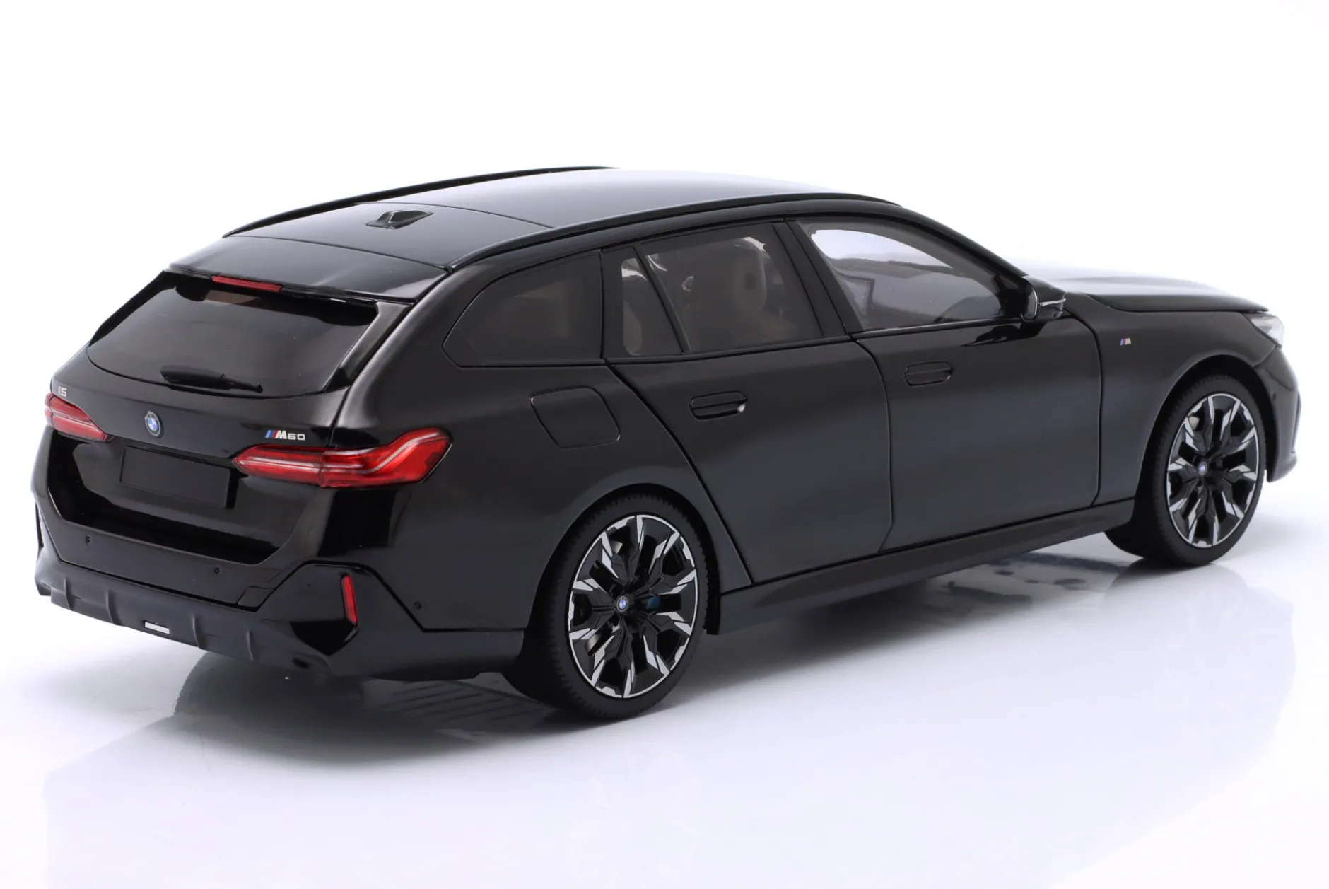 BMW i5 M60 Touring Baujahr 2024 schwarz metallic 1:18 Minichamps