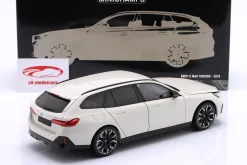 BMW i5 M60 Touring Baujahr 2024 weiß metallic 1:18 Minichamps
