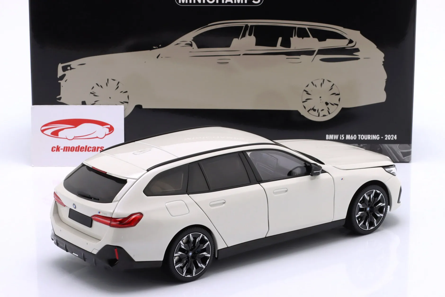 BMW i5 M60 Touring Baujahr 2024 weiß metallic 1:18 Minichamps
