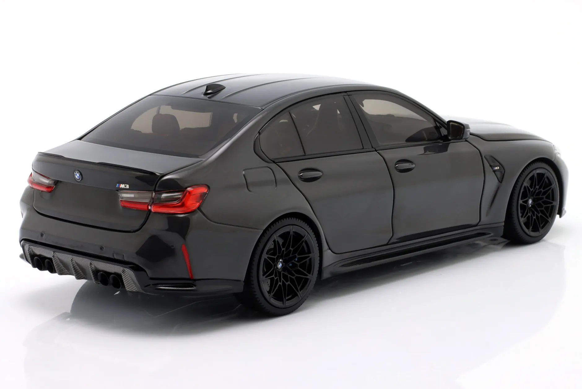 BMW M3 Baujahr 2024 grau metallic 1:18 Minichamps
