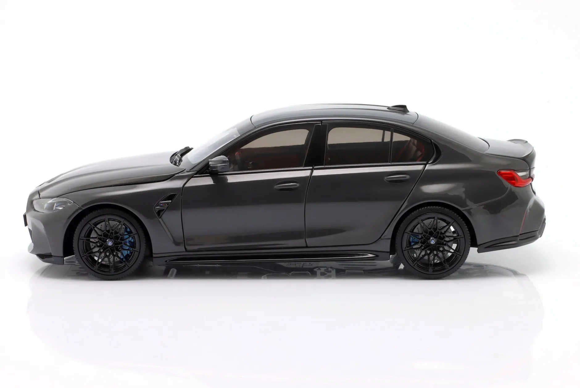 BMW M3 Baujahr 2024 grau metallic 1:18 Minichamps