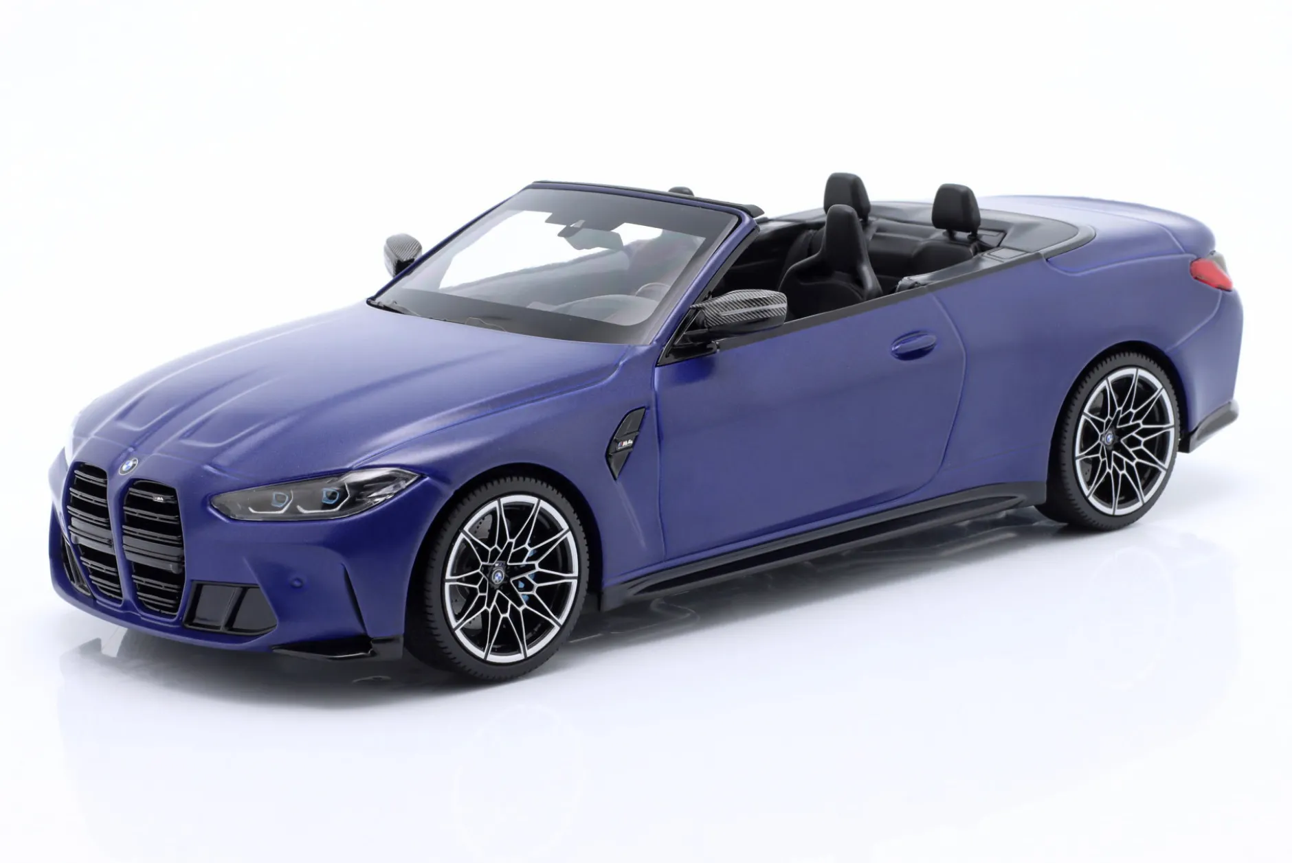 BMW M4 Cabriolet (G83) Baujahr 2021 matt portimao blau metallic 1:18 Minichamps