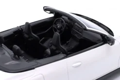 BMW M4 Cabriolet (G83) Baujahr 2021 weiß 1:18 Minichamps