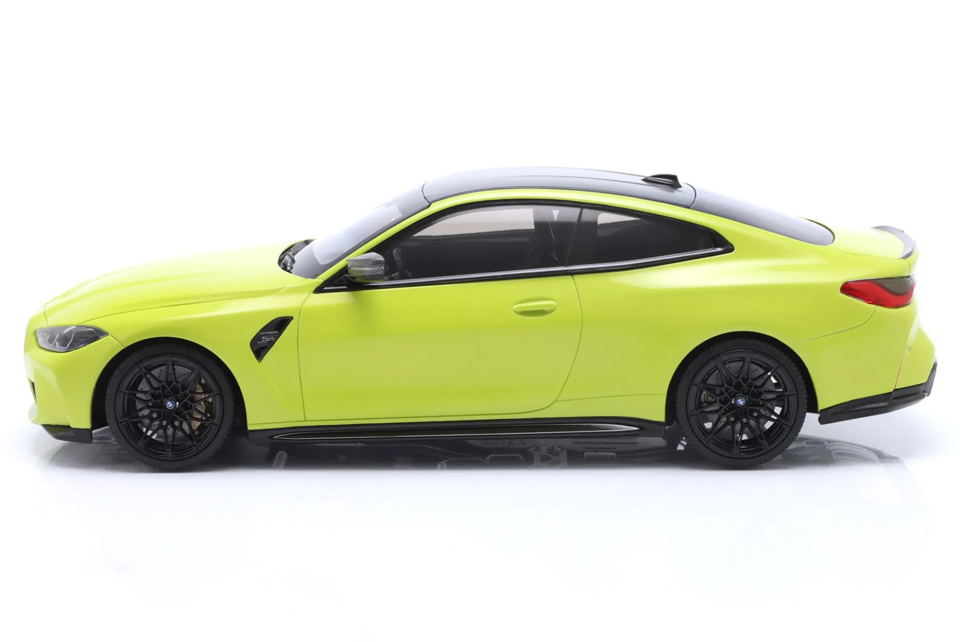 BMW M4 Coupe (G82) Baujahr 2020 Sao Paulo gelb 1:18 Minichamps