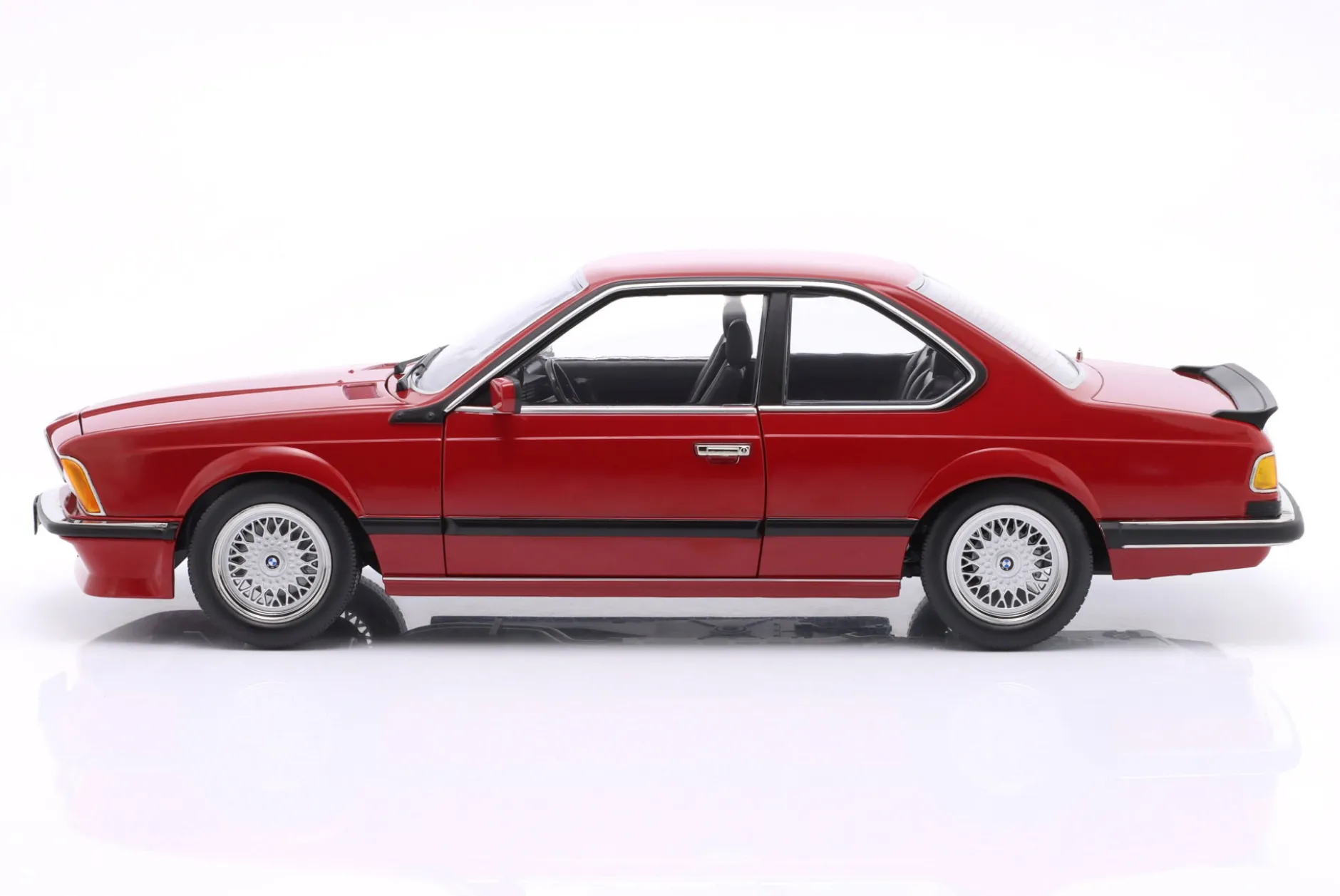 BMW M635 CSi Baujahr 1987 rot 1:12 KK-Scale