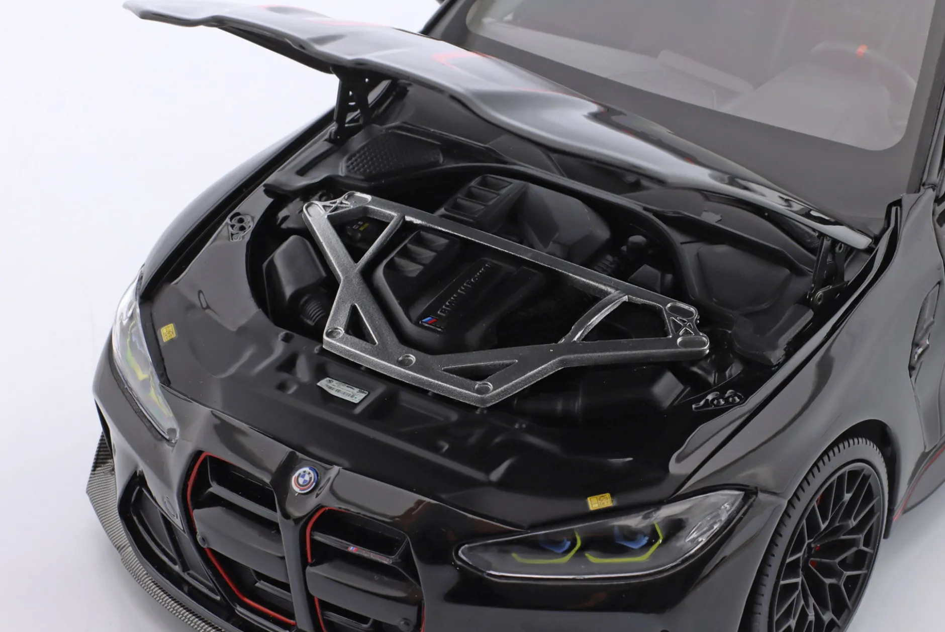 BMW M4 CSL (G82) Baujahr 2023 schwarz 1:18 Minichamps