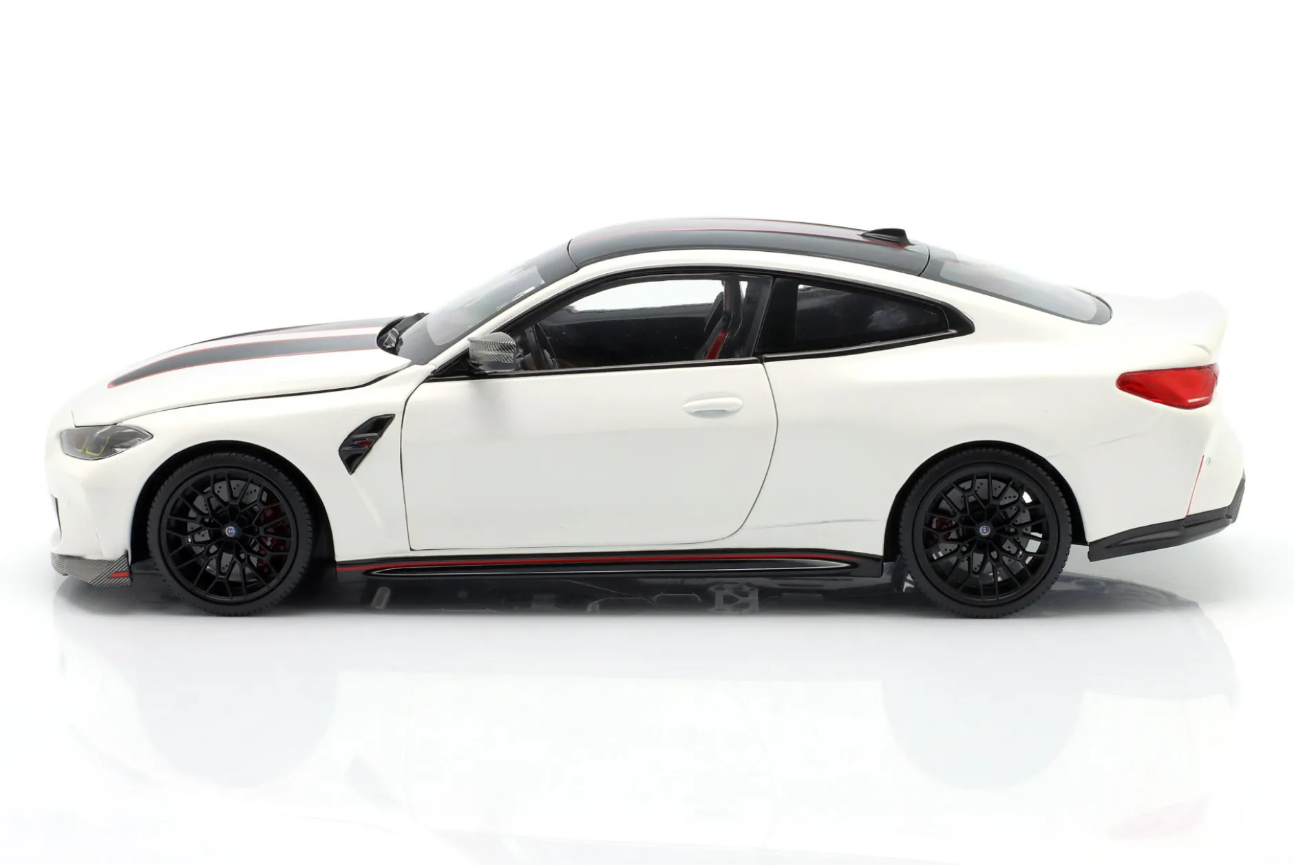 BMW M4 CSL (G82) Baujahr 2023 weiß 1:18 Minichamps