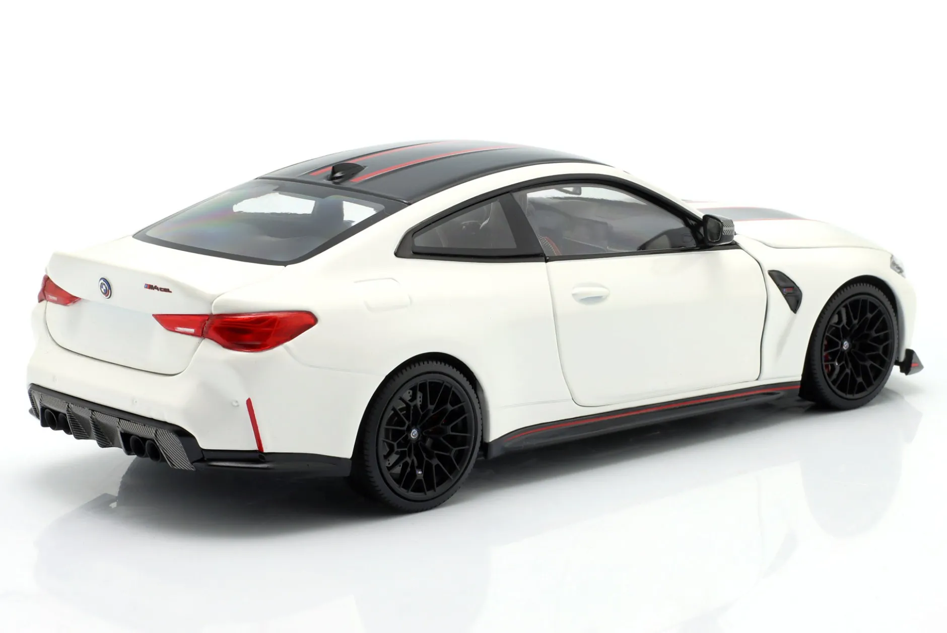 BMW M4 CSL (G82) Baujahr 2023 weiß 1:18 Minichamps