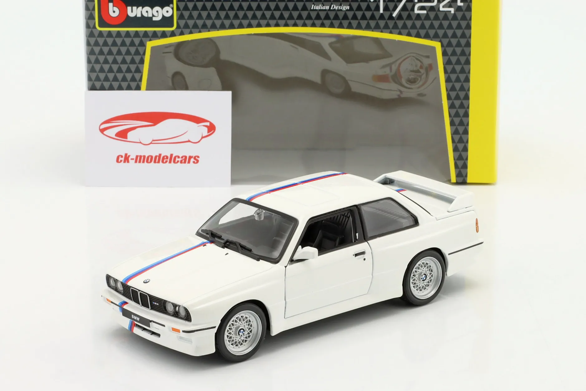 BMW M3 (E30) Baujahr 1988 weiß 1:24 Bburago