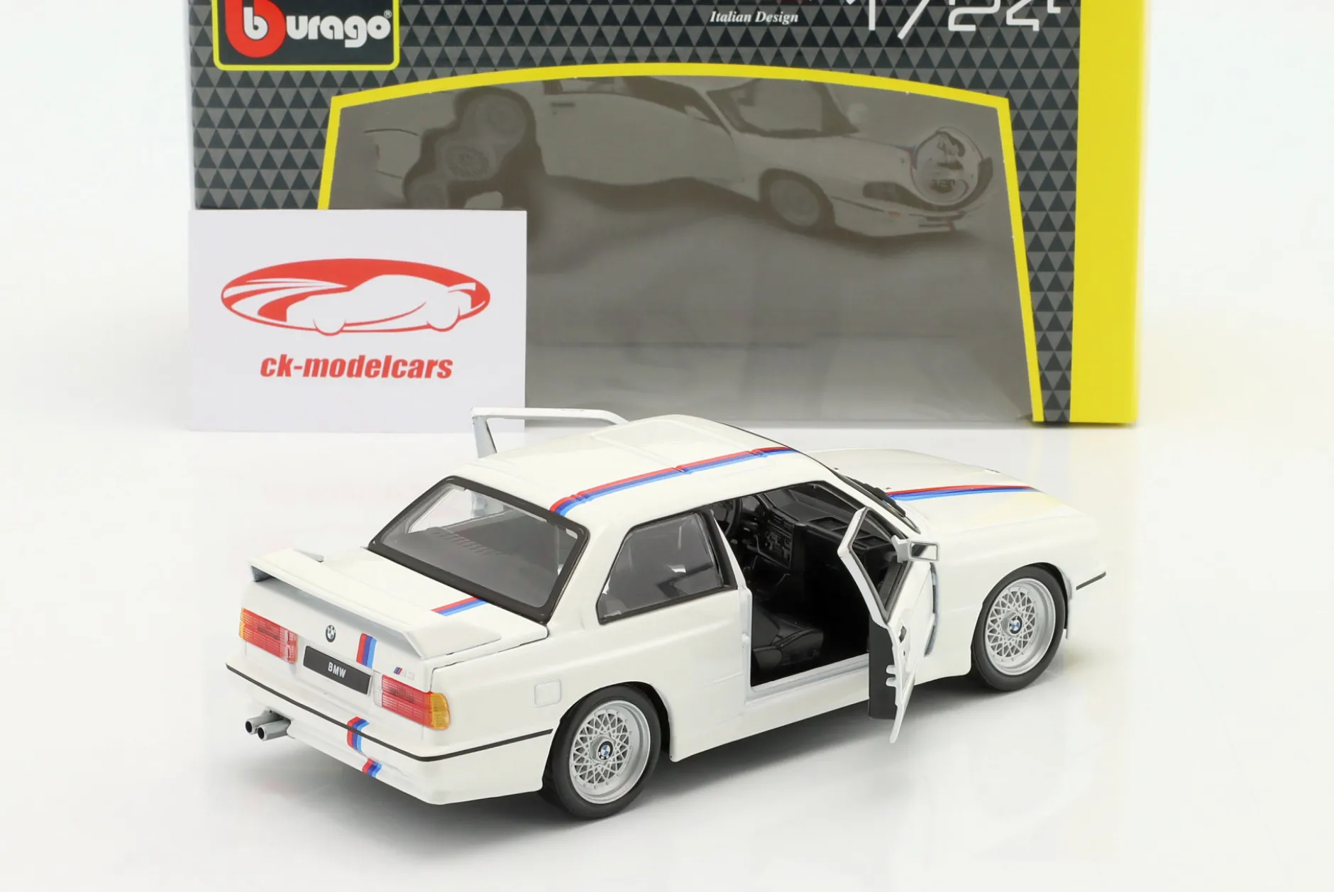BMW M3 (E30) Baujahr 1988 weiß 1:24 Bburago