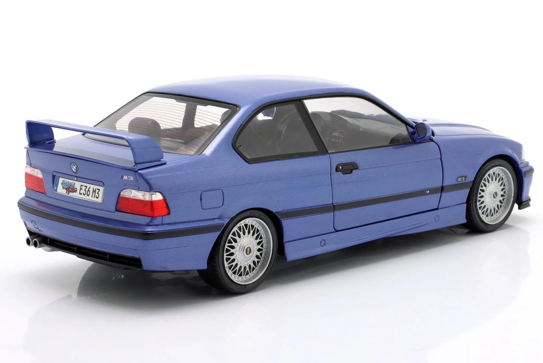 BMW M3 (E36) Coupé Baujahr 1996 Estoril blau 1:18 Solido
