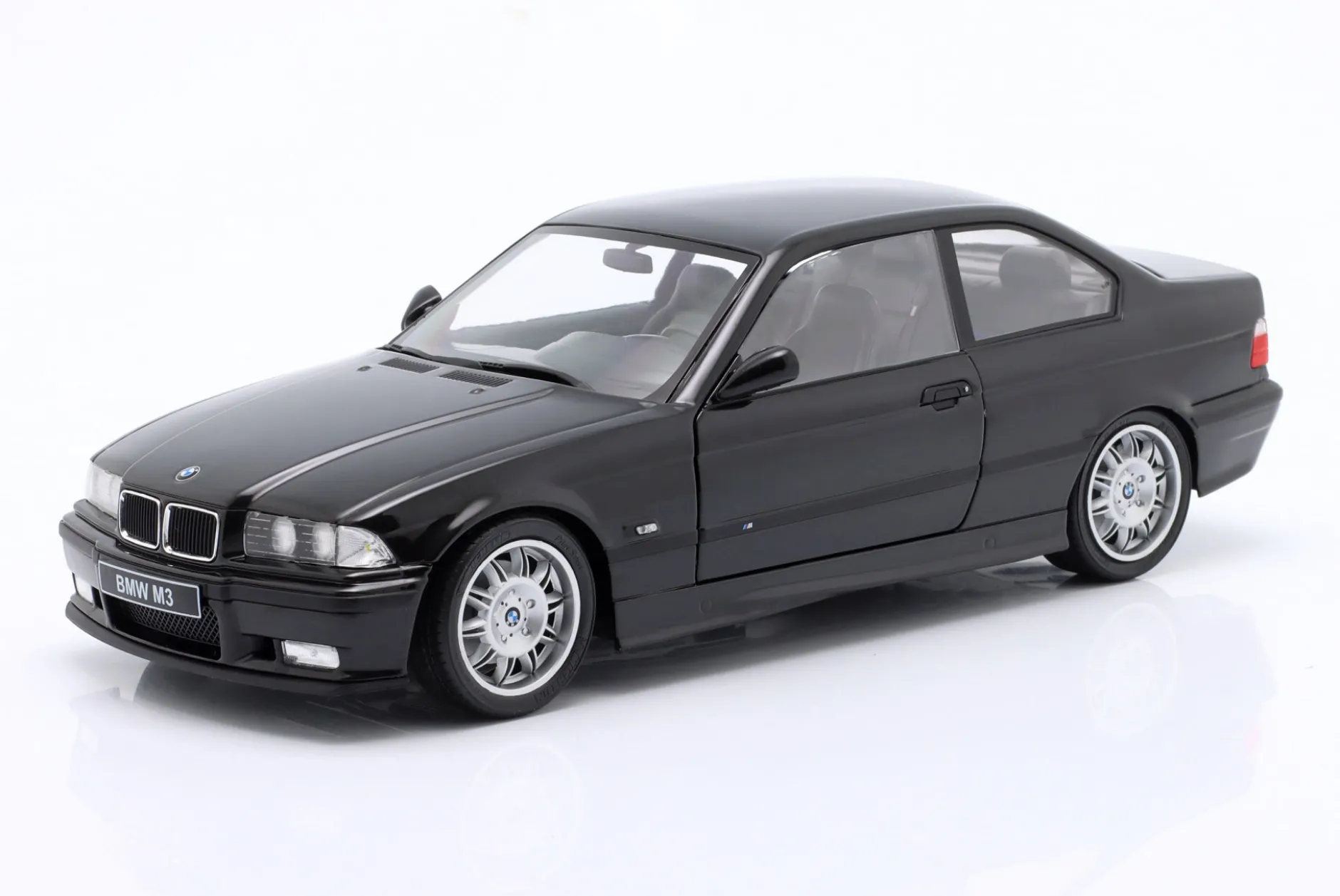BMW M3 (E36) Coupe Baujahr 1994 cosmosschwarz metallic 1:18 Solido