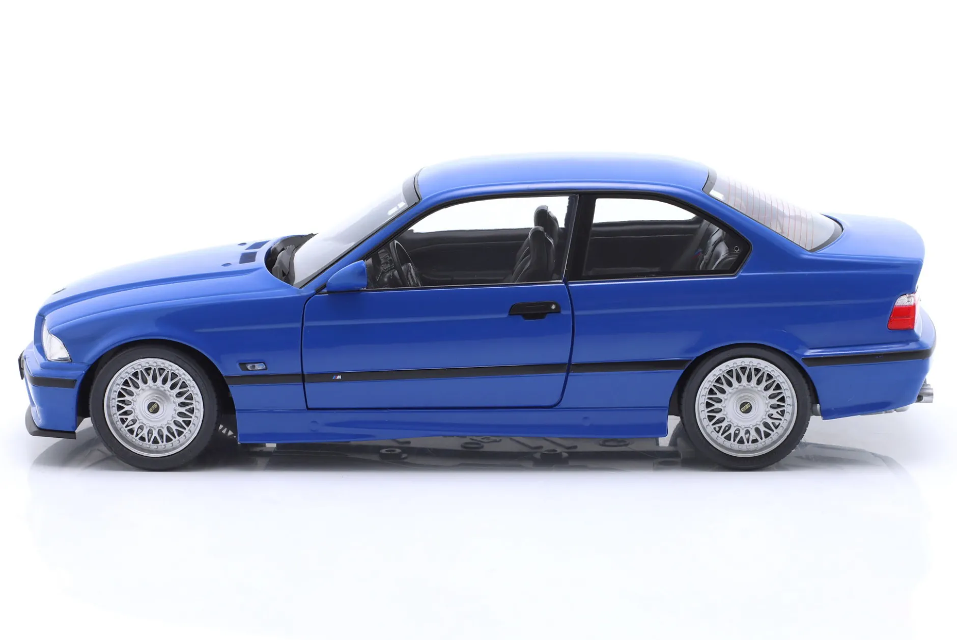 BMW M3 (E36) Coupe Baujahr 1996 santorinblau 1:18 Solido
