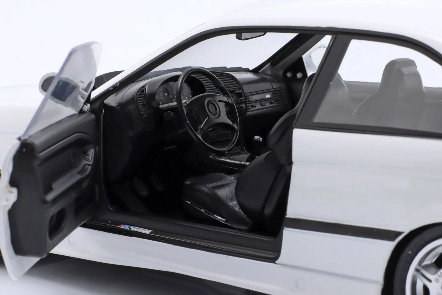 BMW M3 (E36) Coupe Lightweight M-Design Baujahr 1990 weiß 1:18 Solido