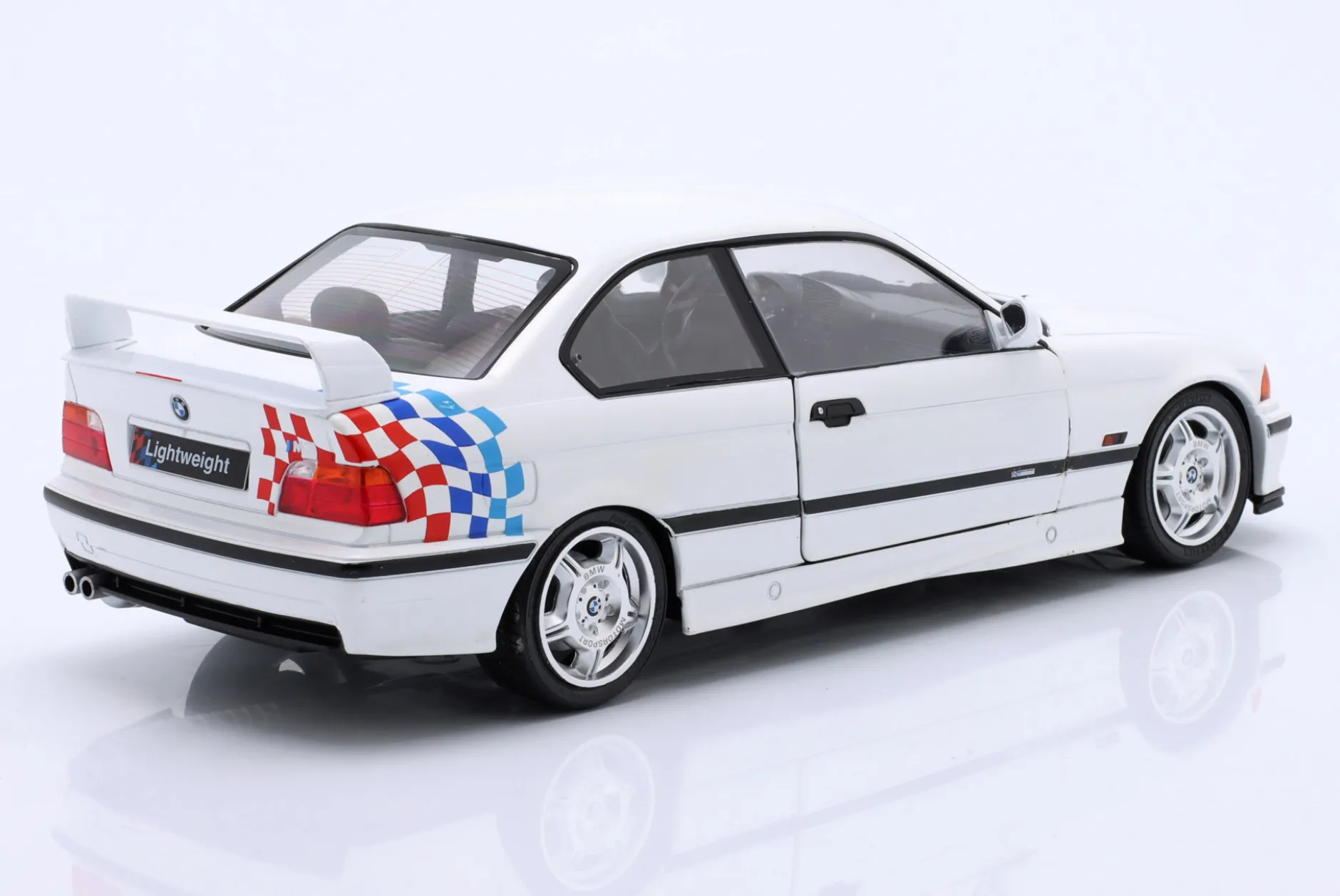 BMW M3 (E36) Coupe Lightweight M-Design Baujahr 1990 weiß 1:18 Solido