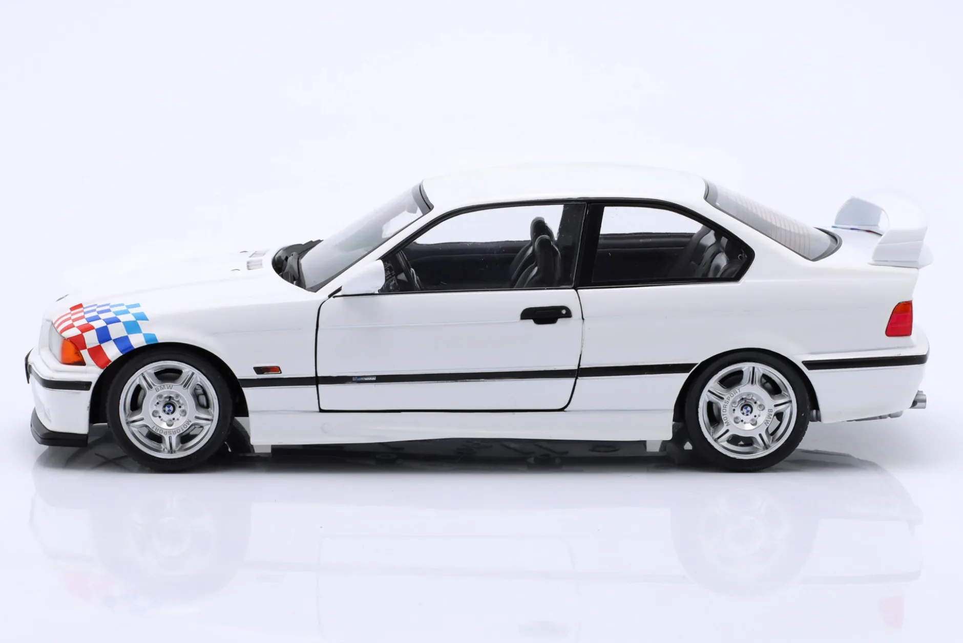 BMW M3 (E36) Coupe Lightweight M-Design Baujahr 1990 weiß 1:18 Solido
