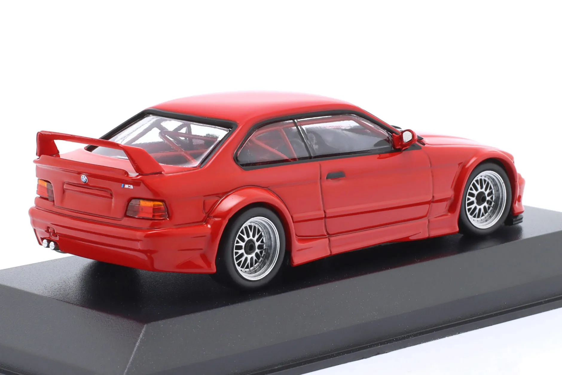 BMW M3 (E36) GTR Baujahr 1993 rot 1:43 Minichamps