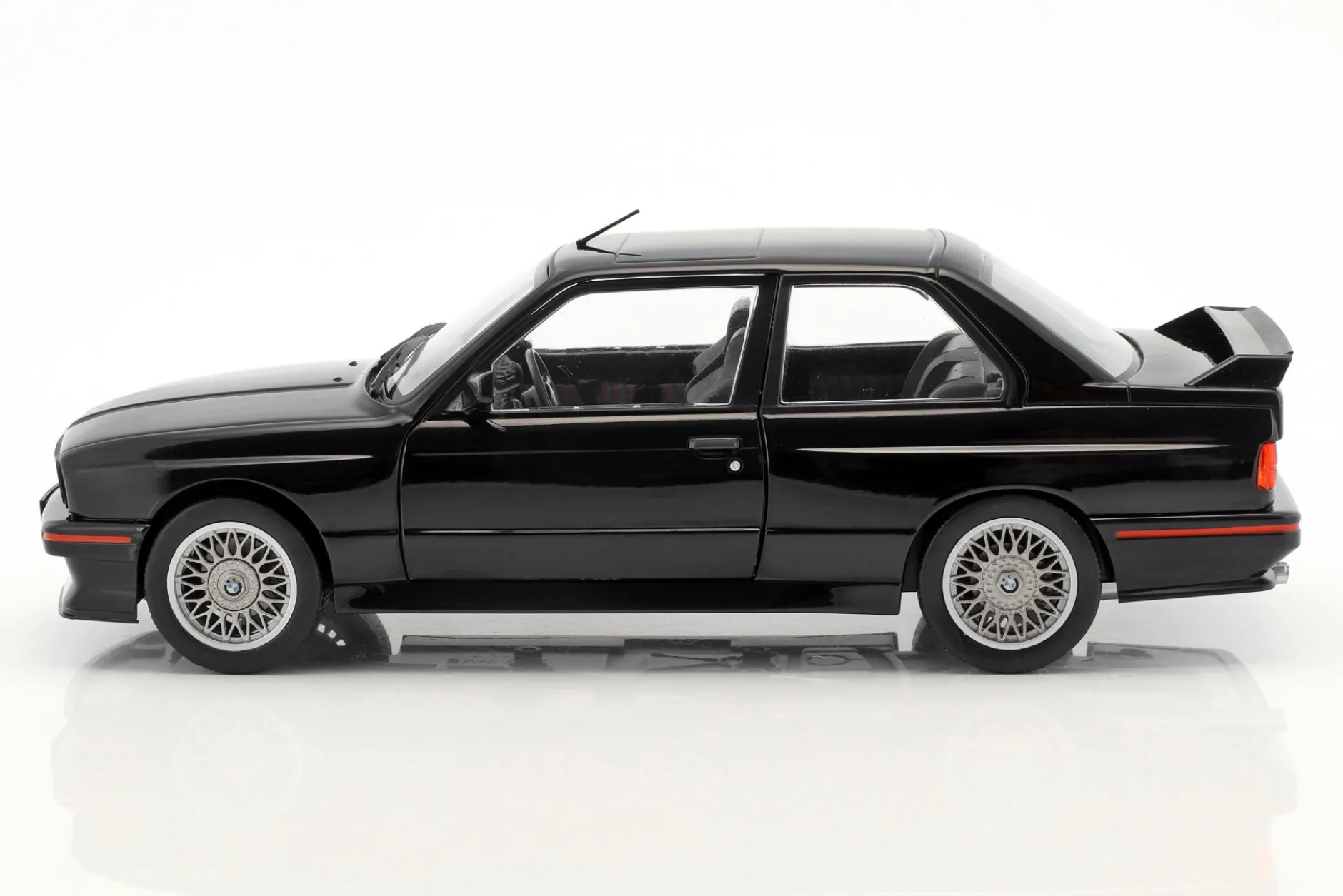 BMW M3 E30 Sport Evolution Baujahr 1990 schwarz 1:18 Solido