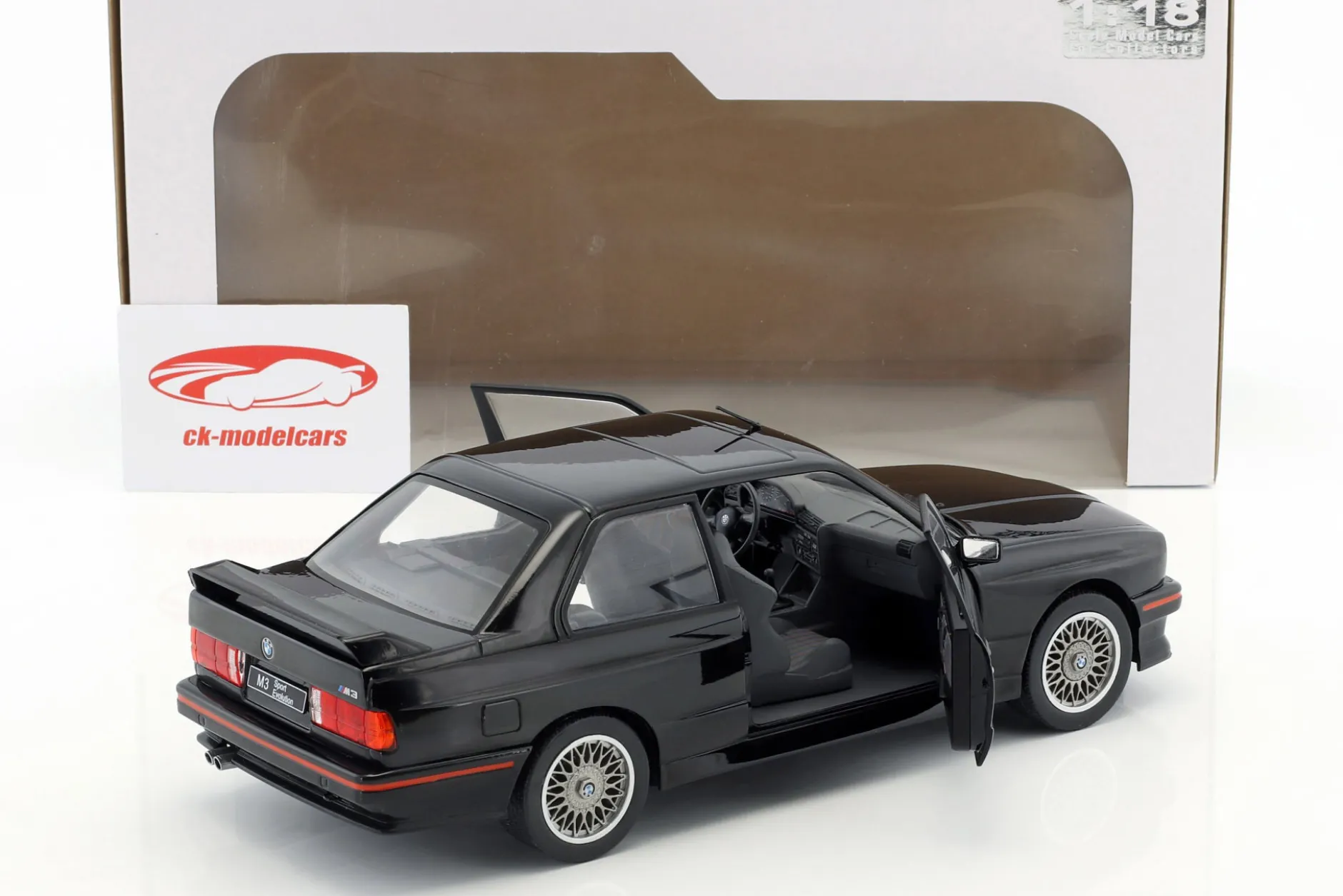 BMW M3 E30 Sport Evolution Baujahr 1990 schwarz 1:18 Solido