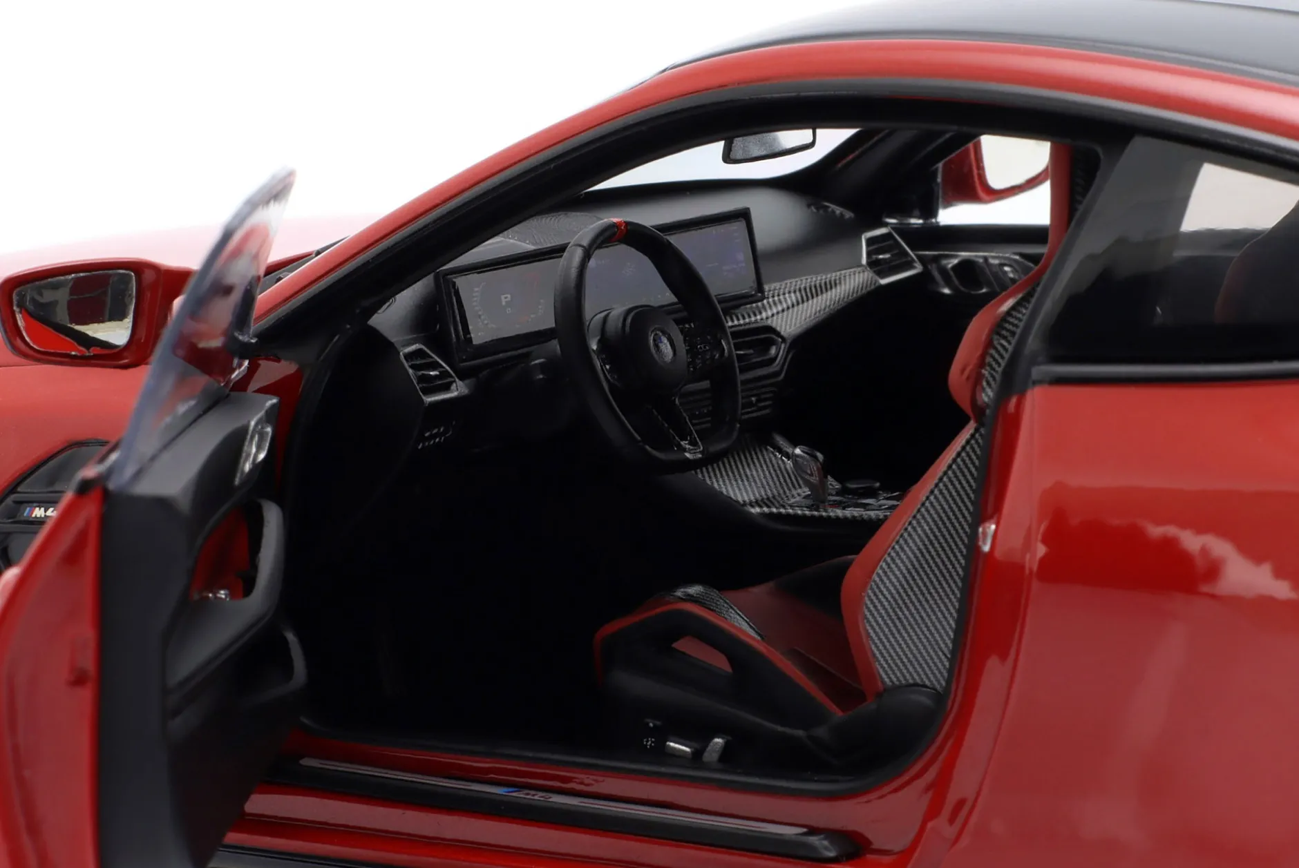 BMW M4 (G82) Baujahr 2024 rot metallic 1:18 Minichamps