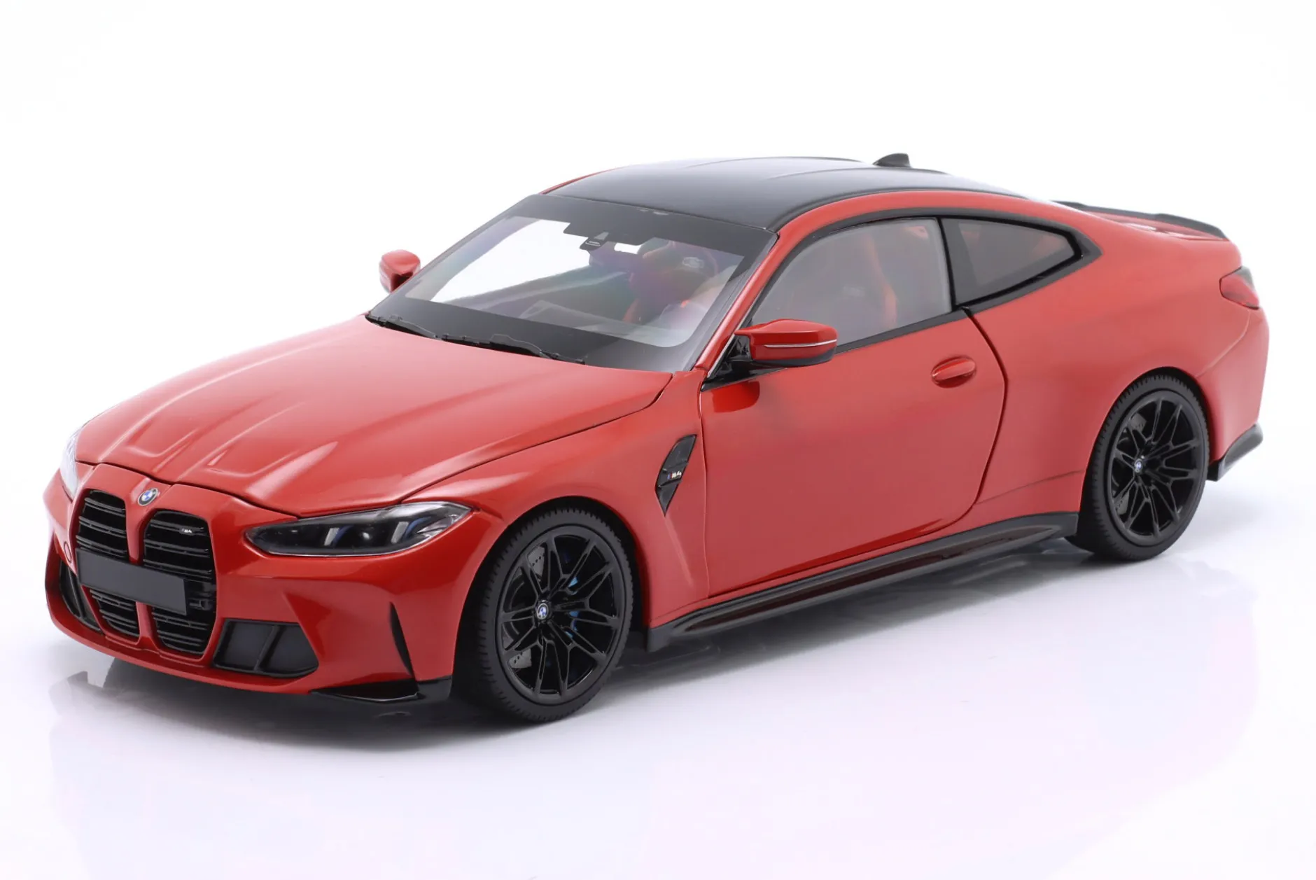 BMW M4 (G82) Baujahr 2024 rot metallic 1:18 Minichamps