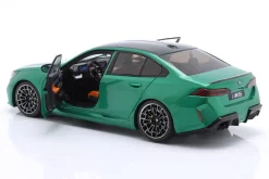 BMW M5 (G90) M Baujahr 2025 Isle of Man grün metallic 1:18 Solido