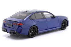 BMW M5 Limousine (G90) Baujahr 2024 blau metallic 1:18 Minichamps