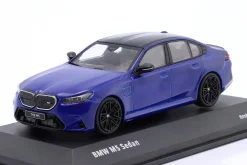 BMW M5 Sedan Baujahr 2024 Marina Bay blau 1:43 Solido