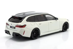 BMW M5 Touring (G99) Baujahr 2025 alpinweiß 1:18 Solido