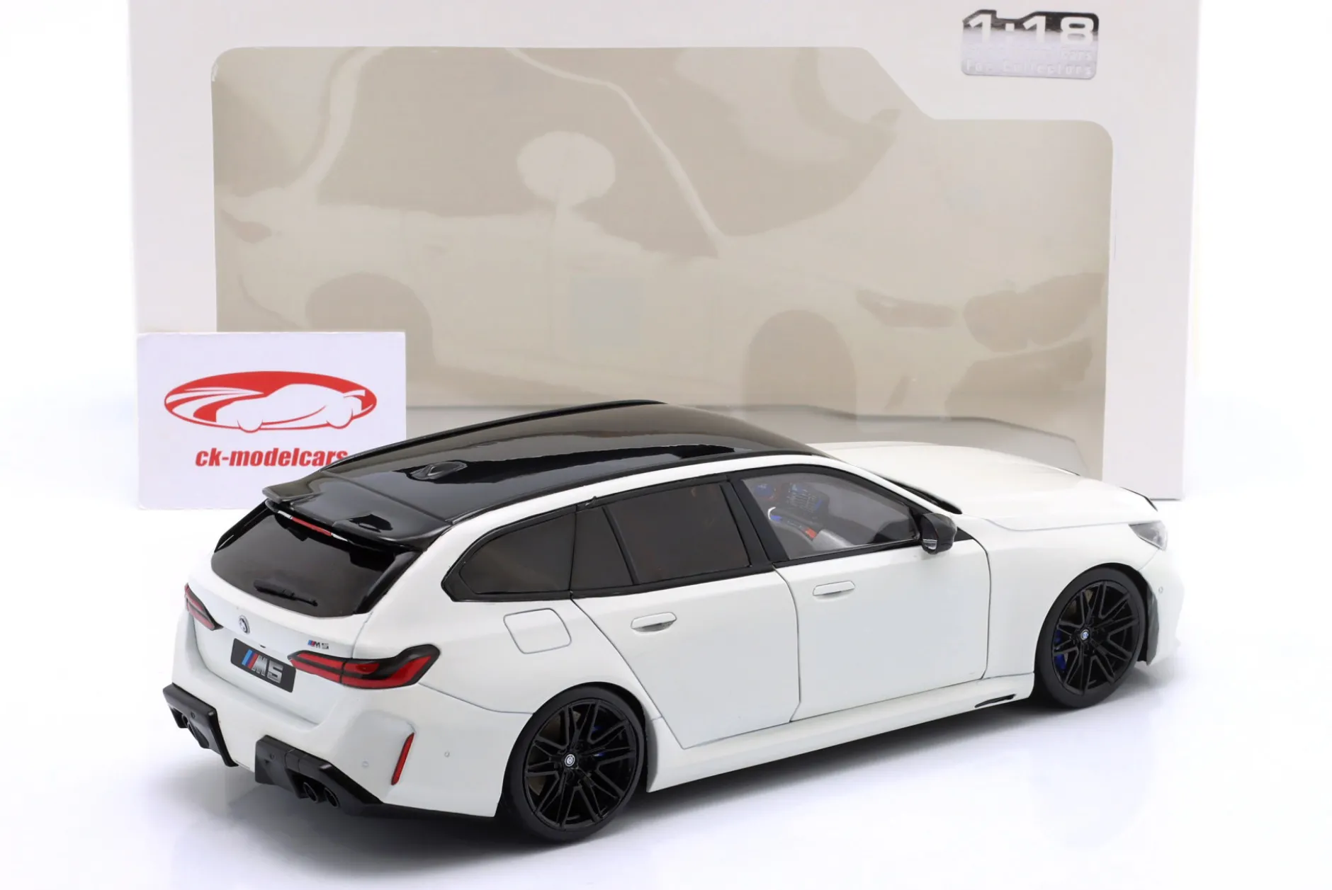 BMW M5 Touring (G99) Baujahr 2025 alpinweiß 1:18 Solido
