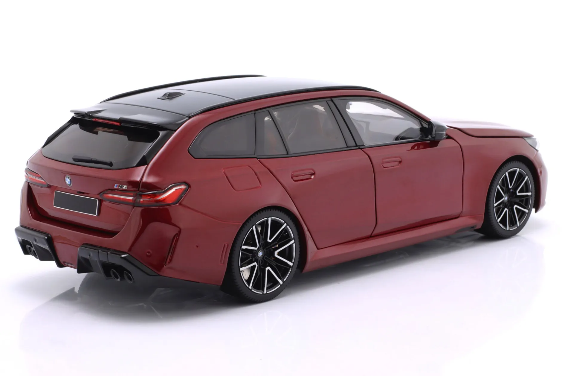 BMW M5 Touring (G99) Baujahr 2024 dunkelrot metallic 1:18 Minichamps