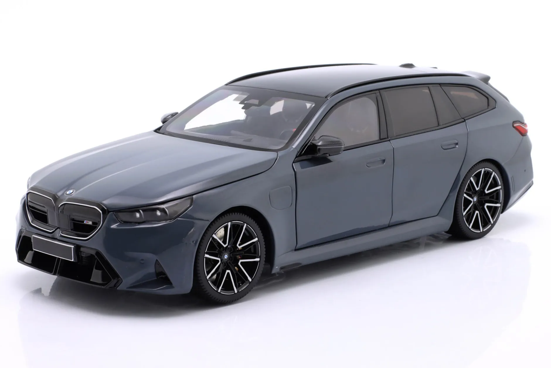 BMW M5 Touring (G99) Baujahr 2024 grau metallic 1:18 Minichamps