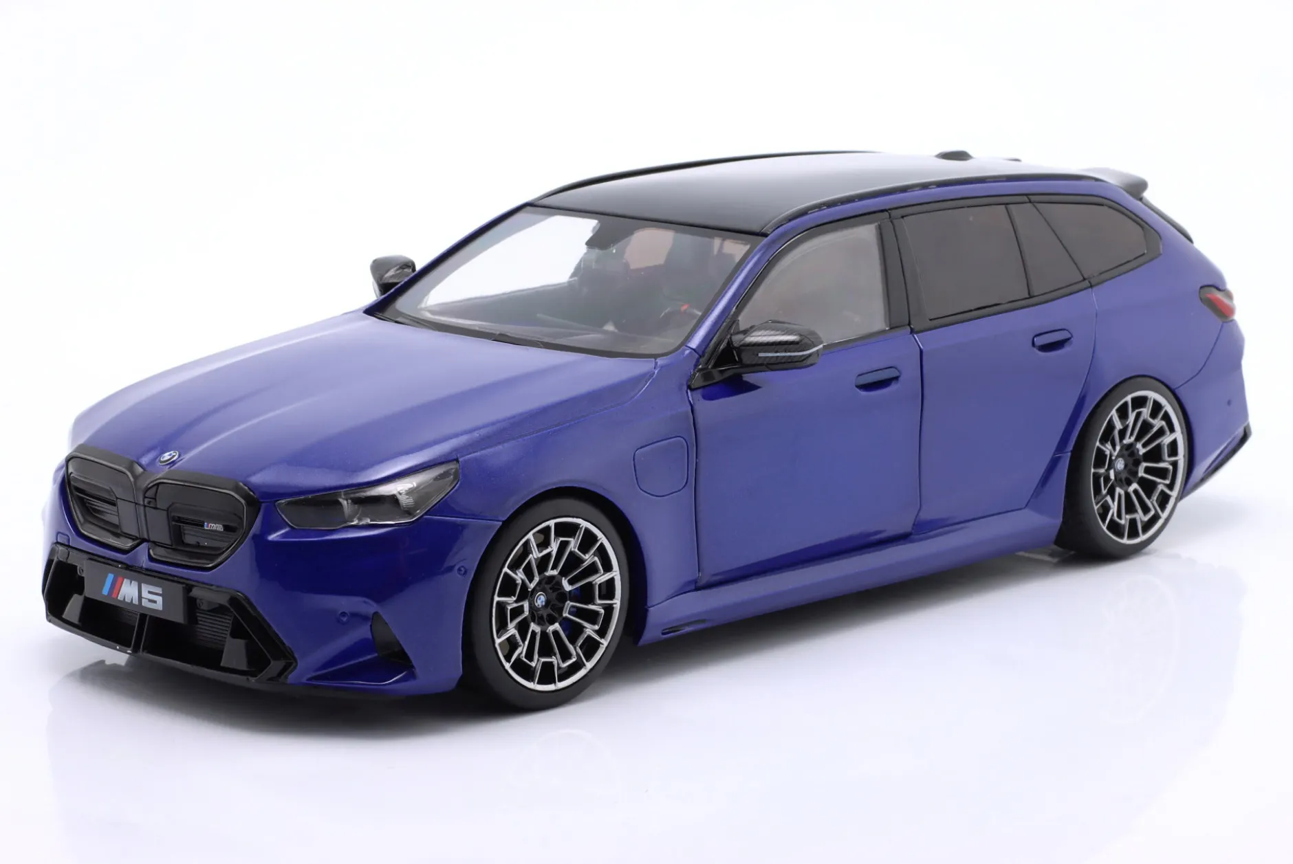 BMW M5 Touring (G99) Baujahr 2025 Marina Bay blau 1:18 Solido