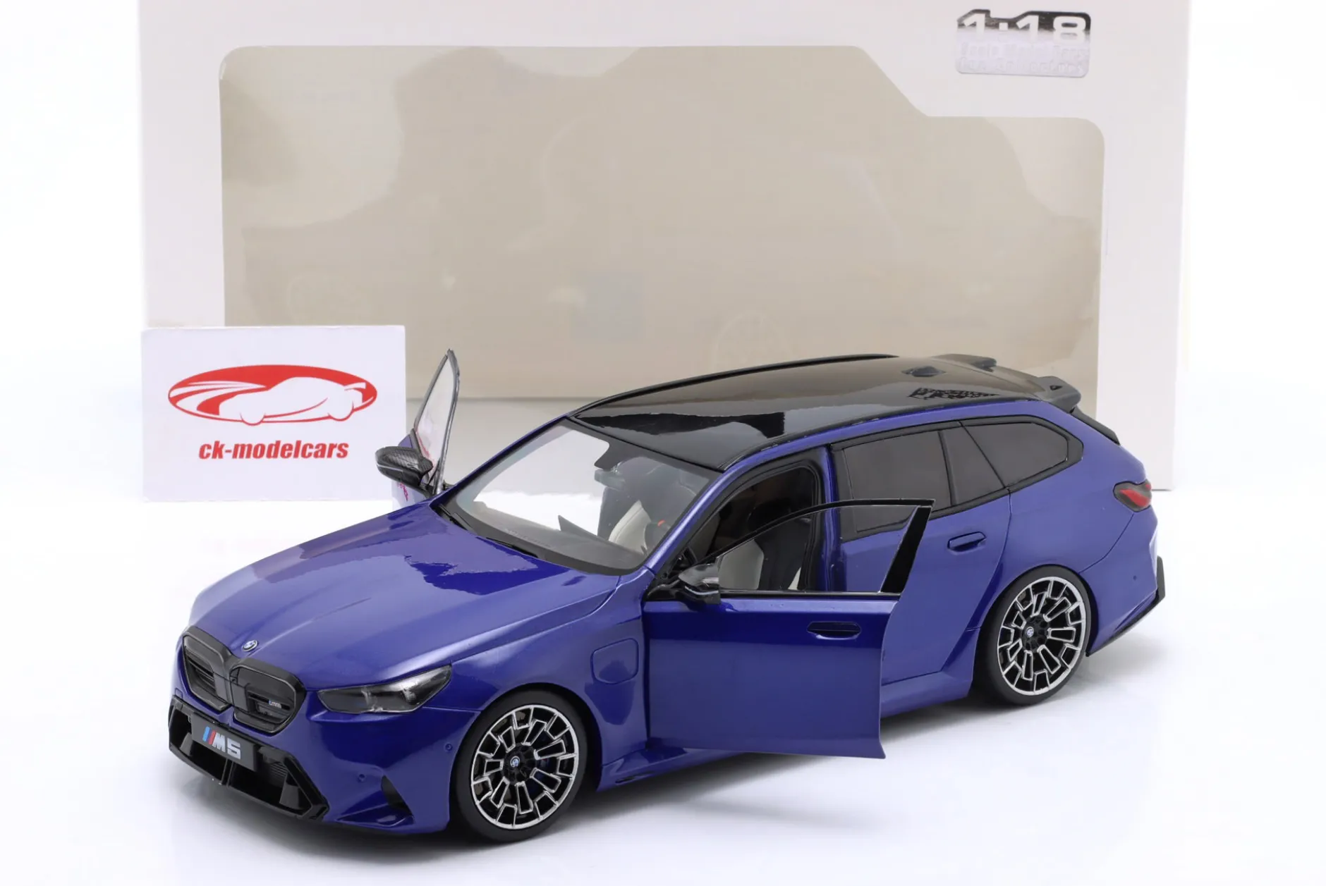 BMW M5 Touring (G99) Baujahr 2025 Marina Bay blau 1:18 Solido