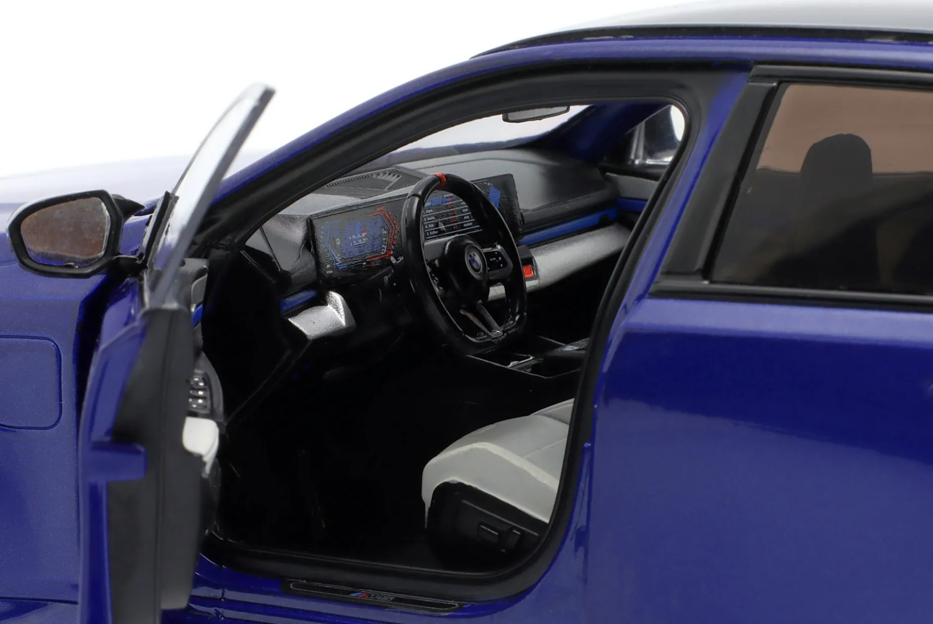 BMW M5 Touring (G99) Baujahr 2025 Marina Bay blau 1:18 Solido