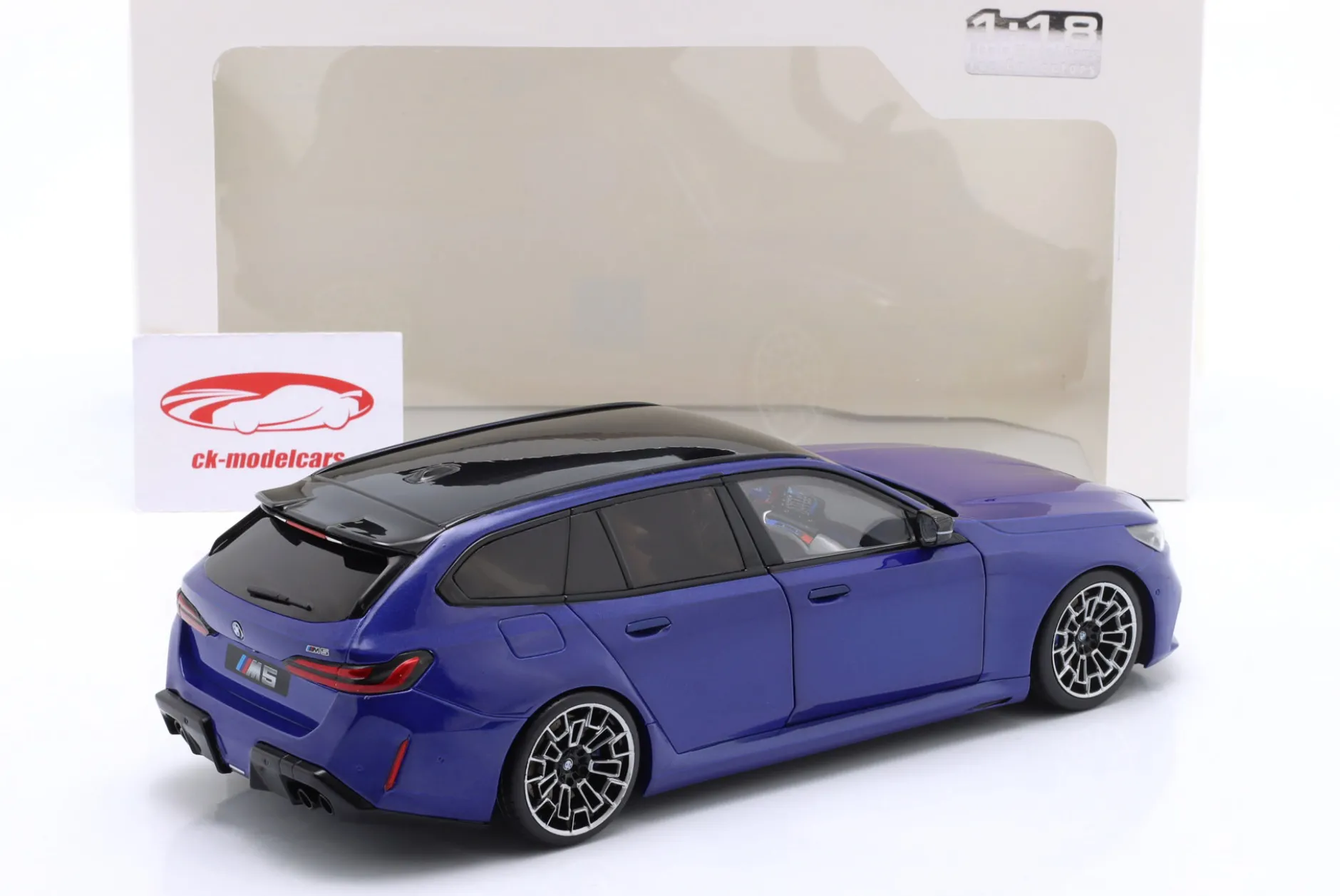 BMW M5 Touring (G99) Baujahr 2025 Marina Bay blau 1:18 Solido