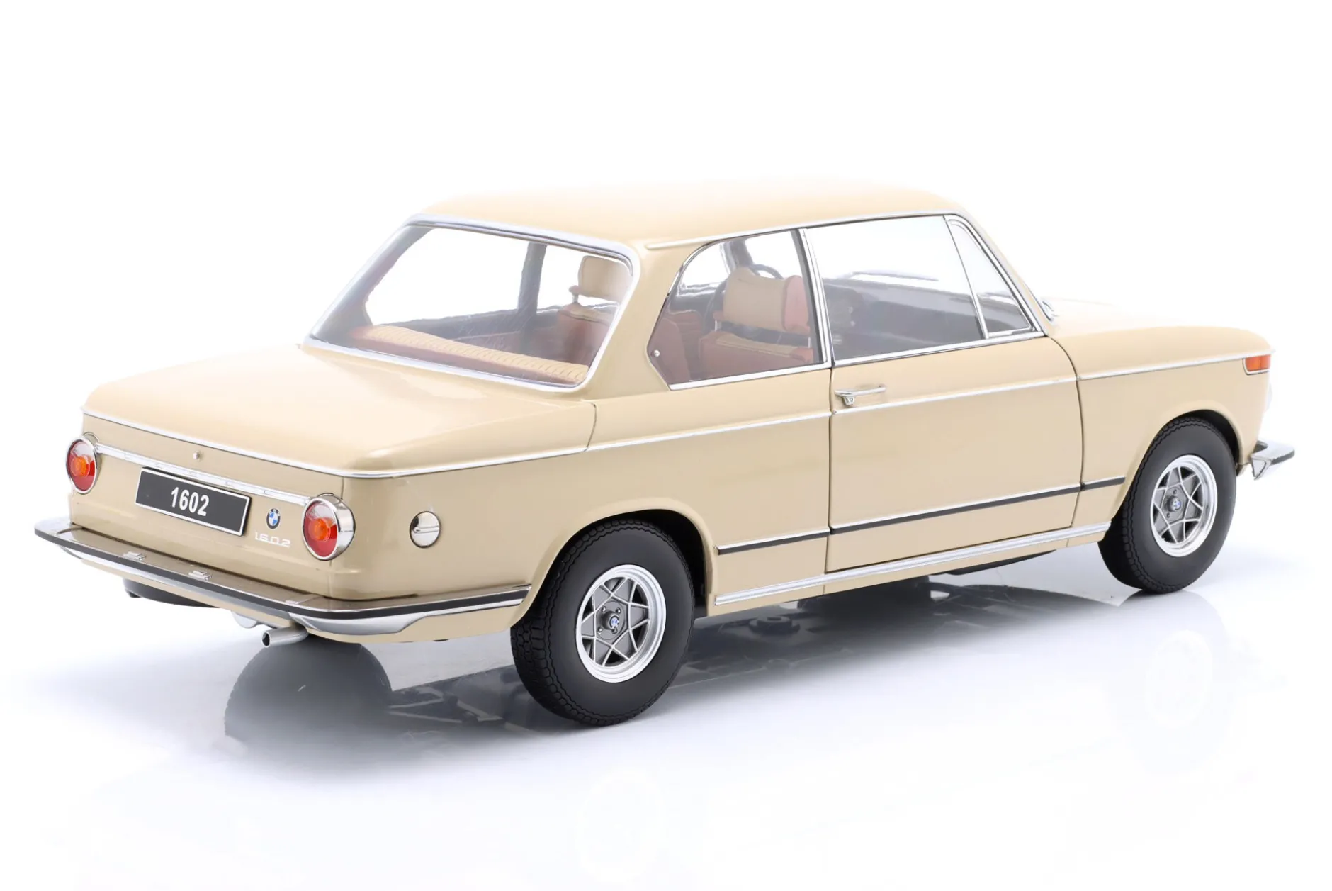 BMW 1602 1. Serie Baujahr 1971 beige 1:12 KK-Scale