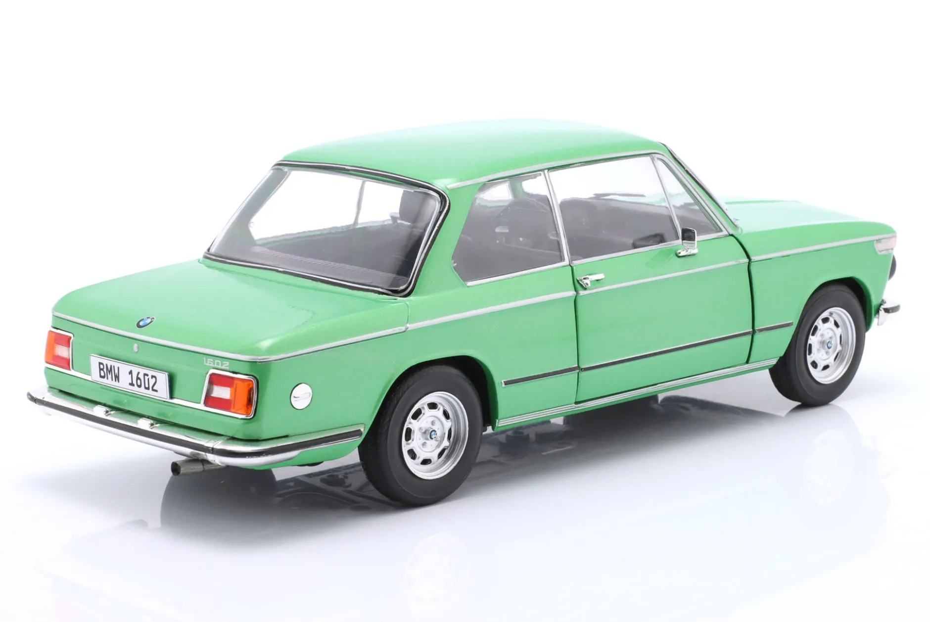 BMW 1602 Taiga Baujahr 1971 grün 1:18 Solido
