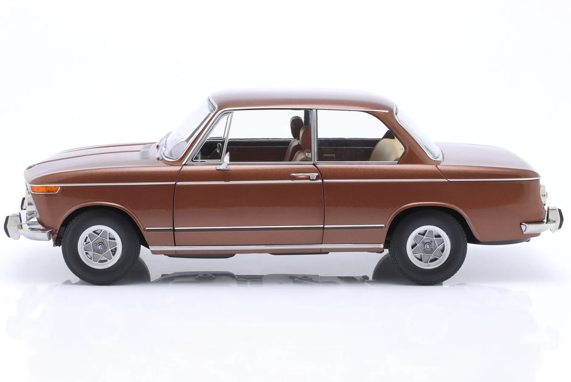 BMW 2002 ti Diana Baujahr 1970 braunmetallic 1:12 KK-Scale