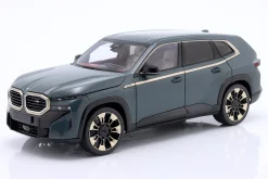 BMW XM (G09) SUV Baujahr 2023 grün metallic 1:18 Minichamps