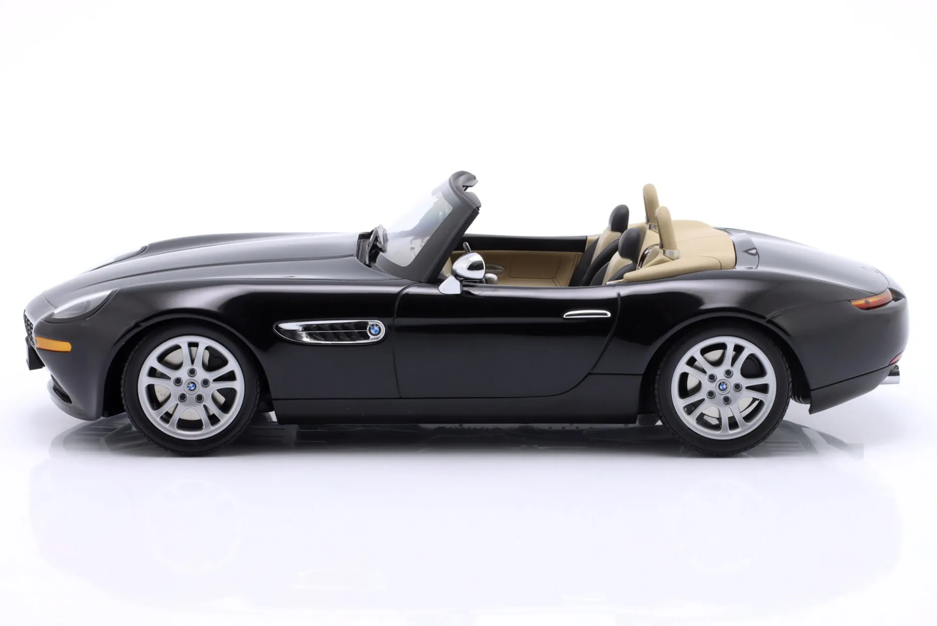 BMW Z8 Roadster Baujahr 2000 schwarz 1:18 Minichamps