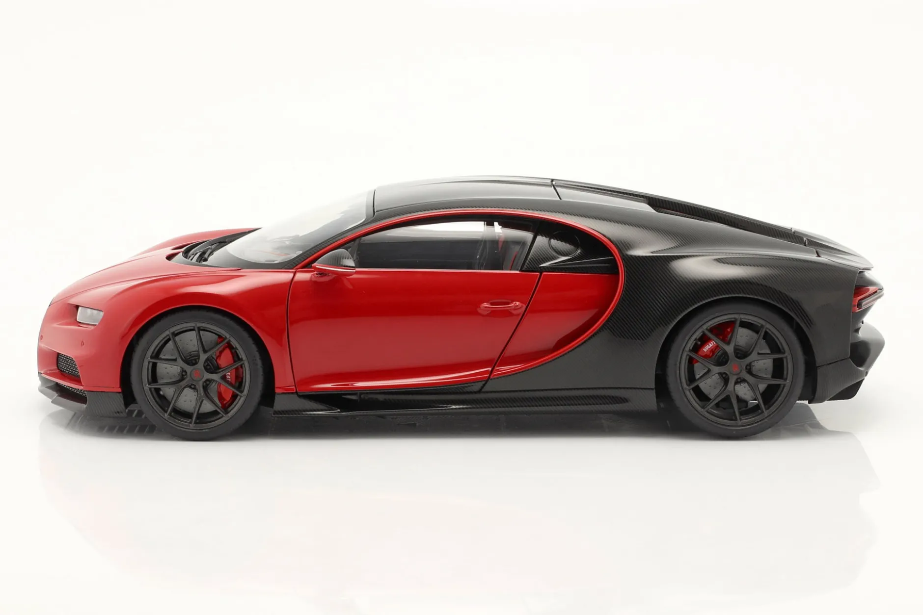 Bugatti Chiron Sport Baujahr 2019 italienrot / carbon 1:18 AUTOart