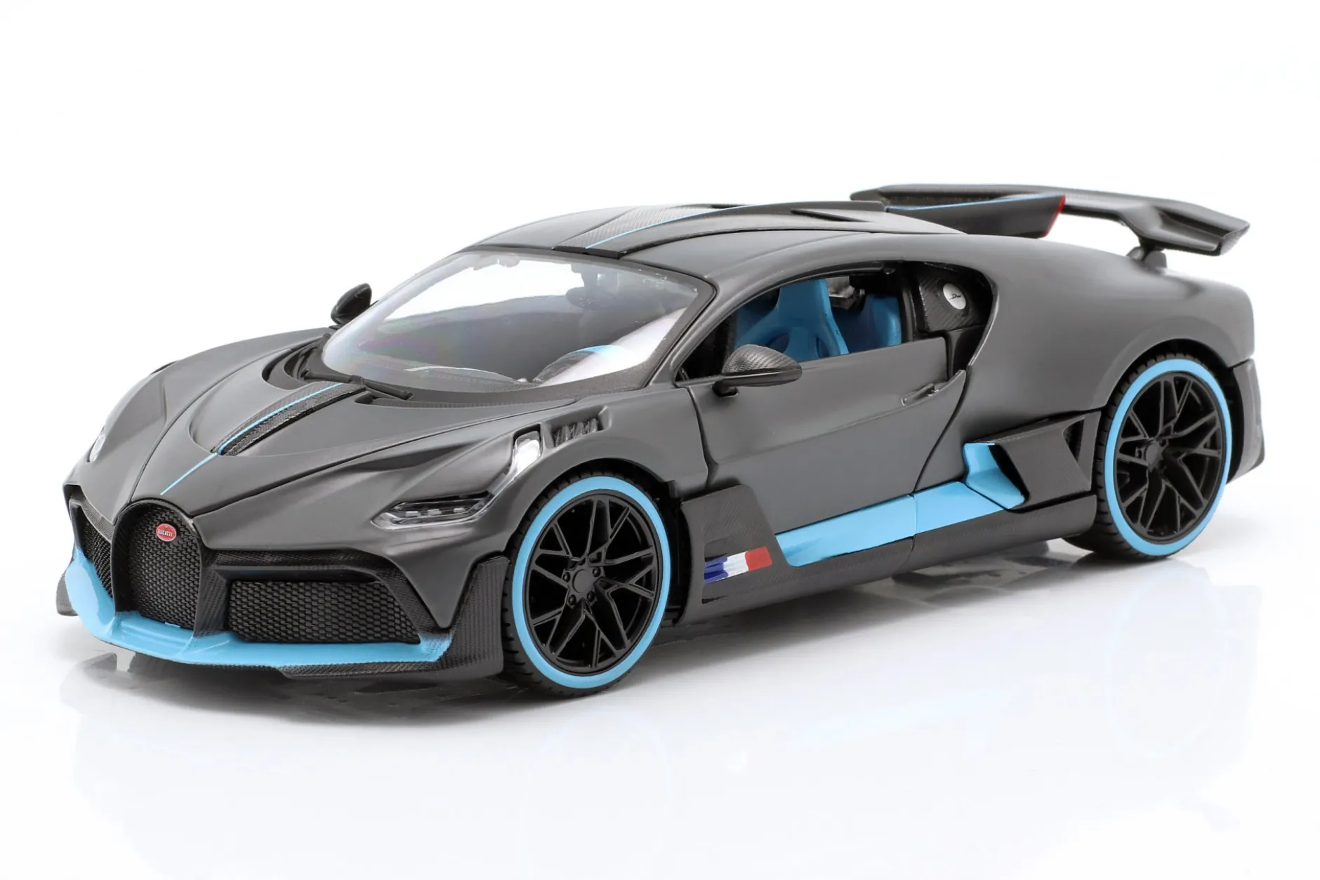 Bugatti Divo Baujahr 2018 mattgrau / hellblau 1:24 Maisto
