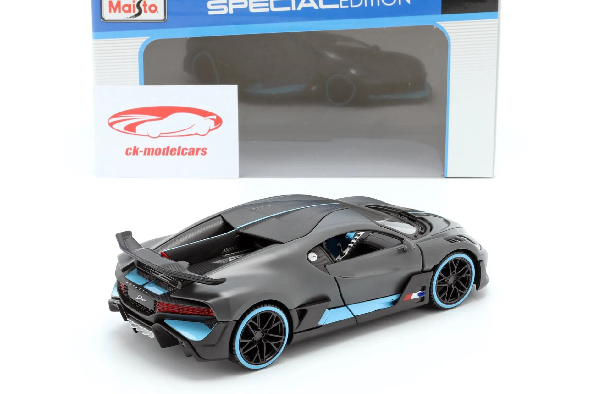 Bugatti Divo Baujahr 2018 mattgrau / hellblau 1:24 Maisto